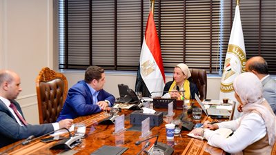 وزيرة البيئة تناقش مع العمدة الفرص الاستثمارية بمجال تدوير المخلفات