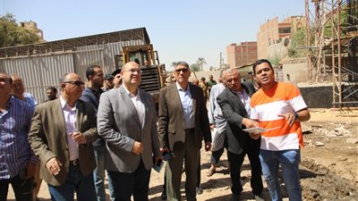 محافظ الجيزة يوجه بفحص حالة عقار بالمنشية للتأكد من حالته الإنشائية