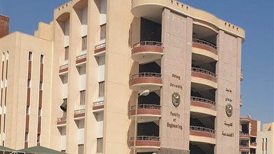 رئيس جامعةبورسعيد تبحث احتياجات تشغيل الاقسام الداخلية بمستشفى الجامعة