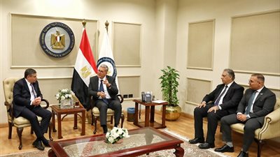 وزير البترول يبحث مع رئيس بيكر هيوز خططها المستقبلية لتطوير أعمالها