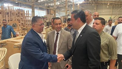 محافظ دمياط يزور مصانع دمياط الجديدة ويؤكد دعم الصناعة