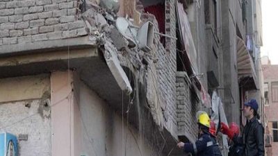 إنقاذ مواطن من أسفل ركام عقار شبرا مصر المنهار