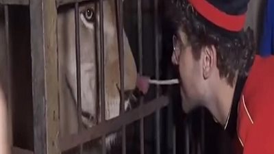 محمد أنور برفقة الأسد علوش بسبب 