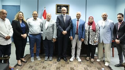 رئيس التحرير يستقبل وفداً من رجال الأعمال المصريين المقيمين بإيطاليا ورئيسة 