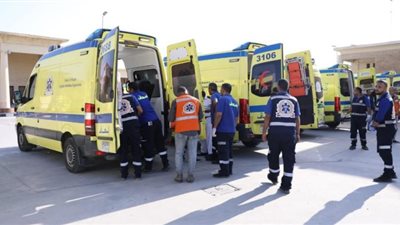 إصابة 36 سائح في انقلاب أتوبيس علي طريق السويس