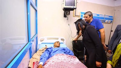 وزيرة التضامن تزور مصابي حادث تصادم قطاري الشرقية
