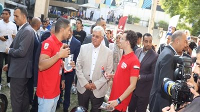 وزير التعليم العالي يكرم الفرق الفائزة بمسابقة قادة الأنشطة الطلابية