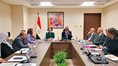 الإسكان تبحث رفع كفاءة محطة معالجة الصرف الصحي بمدينة دهب