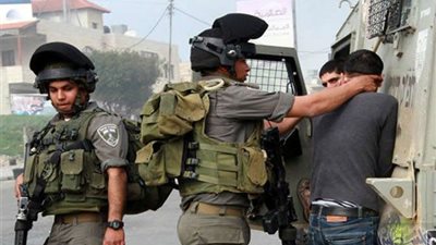 الاحتلال يعتقل فلسطينيين من بلدة إذنا غرب الخليل
