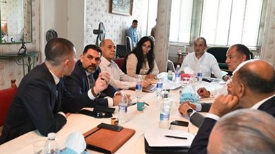 وزير قطاع الأعمال يستعرض مستجدات مشروع تطوير صناعة الغزل والنسيج