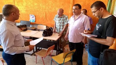 رئيس مدينة قوص يتفقد جاهزية المدارس بالتزامن مع بدء العام الدراسى