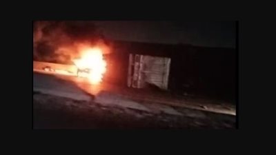 اشتعال سيارة نقل علي الطريق الأوسطي جنوب القاهرة