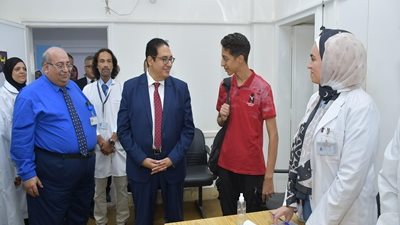 قيادات جامعة القاهرة تتفقد اليوم الأول للكشف الطبي على الطلاب الجدد