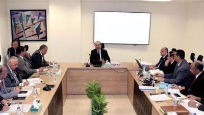وزير قطاع الأعمال يتابع مؤشرات أداء 