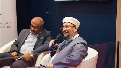 أسس الحوار الإسلامي في ندوة ثقافية بجناح مجلس حكماء المسلمين