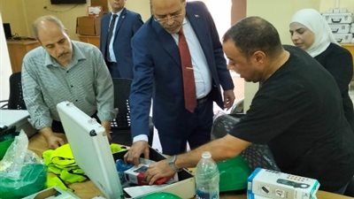 وزير العمل يتفقد سير العملية التدريبية بمركز 