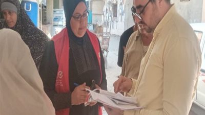 وكيل الصحة بالقليوبية يتفقد سير العمل بثاني أيام مبادرة 