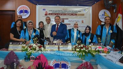 رئيس جامعة دمياط يشهد مناقشة رسالة ماجستير بكلية الآداب