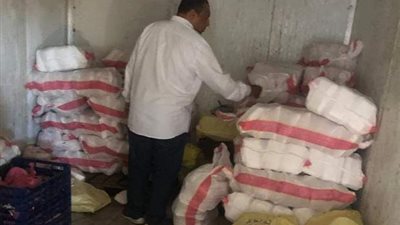 تحرير 8 محاضر متنوعة والتحفظ على 2480 كجم لحوم دواجن بكفر الشيخ