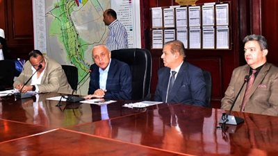 محافظ الأقصر يناقش متطلبات التحول الرقمى مع وفد وزارة التخطيط