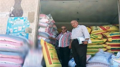 ضبط 14 طن و255 كيلو مواد غذائية وأسمدة مجهولة المصدر بأبوحماد