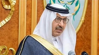 سفير السعودية يشارك في صلاة جنازة والدة وزير الداخلية