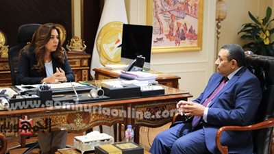 وزيرة التنمية المحلية تبحث تقنين أوضاع عيادات الأسنان