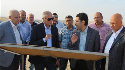 نائب رئيس المجتمعات العمرانية يتفقد مشروعات الطرق بالعبور الجديدة