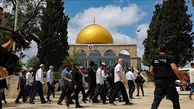 مستوطنون إسرائيليون يقتحمون تجمع 