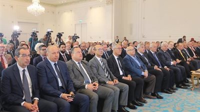 المنشاوي يشهد توقيع عقود لفتح مكاتب التصنيف البريطانية في مصر