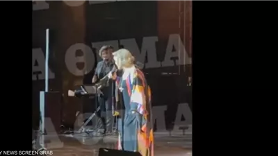 مغنية شهيرة تتعرض لجلطة دماغية