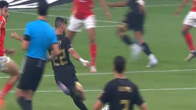ناصر ماهر يهدد مرمى الأهلي بتصويبة قوية