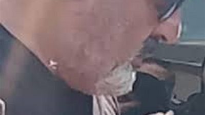 بالصور..انهيار إسماعيل فرغلي لحظة تشييع جثمان زوجته