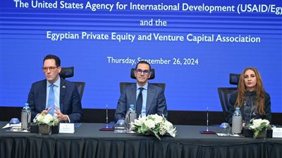 وزير الاستثمار يشهد توقيع بين 