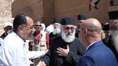 رئيس الوزراء يزور دير سانت كاترين ويعرب عن تقديره للمكانة الروحية الكبيرة