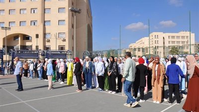 رئيس جامعة كفر الشيخ يشهد مراسم تحية العلم