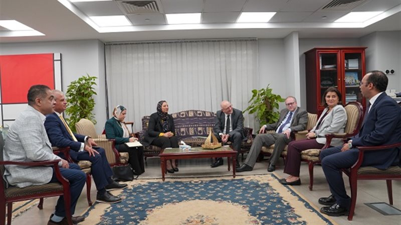 وفد جامعة إكستر البريطانية