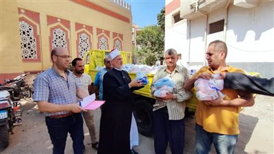الأوقاف توزع 60 طنًّا من السلع الغذائية للأسر الأولى بالرعاية