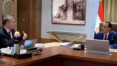 رئيس الوزراء يتابع مع وزير البترول سداد مستحقات الشركاء الأجانب