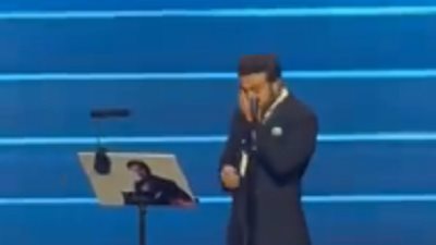 ماجد المهندس يدخل فى نوبة بكاء خلال حفله بالكويت