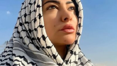 ميرهان حسين تدعم فلسطين بالشال الفلسطيني