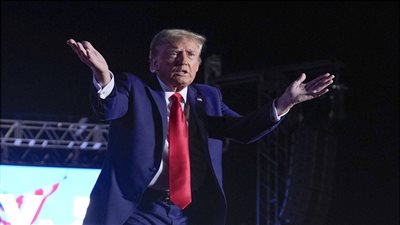 ترامب يهاجم بايدن وهاريس بسبب إعصار 