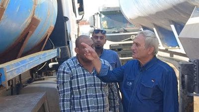 رئيس شركة مياه مطروح يقوم بجولة للتأكد من جاهزية محطات الصرف