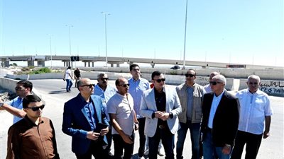 بالصور.. وزير الإسكان يتفقد أعمال التطوير بمركز مارينا العلمين السياحى