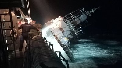 غرق سفينة تابعة للبحرية النيوزيلندية قبالة جزيرة ساموا وإنقاذ 75 راكبا