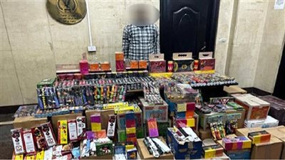 15 ألف قطعة ألعاب نارية بحوزة مالك شركة وعامل فى المعادى