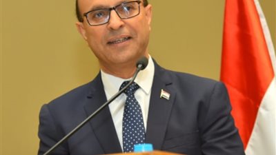 رئيس جامعة أسيوط يُصدر قرارات بتعيين وتجديد وتكليف قيادات جامعية