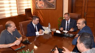 محافظ بورسعيد يستقبل مساعد وزيرة البيئة