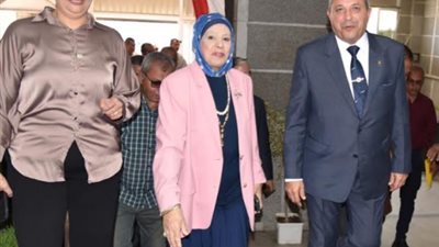 محافظ بورسعيد يزور عدد من الهيئات القضائية بالمحافظة