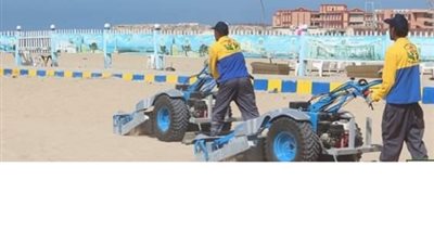 تشغيل تجريبى لتنقية رمال الشواطئ بالثغرمن المخلفات